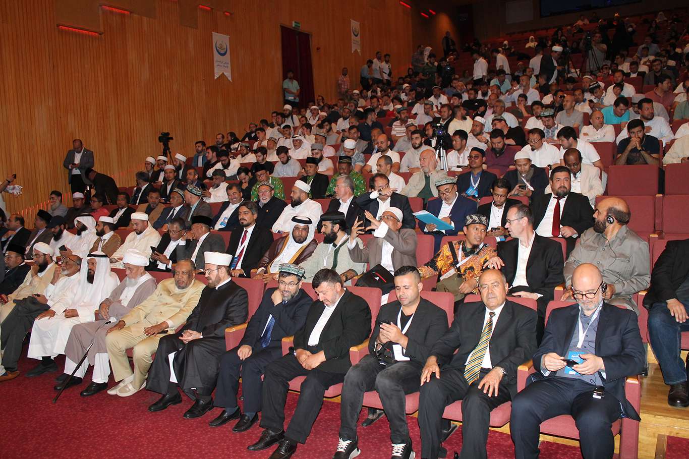 40'ı aşkın ülkeden ulema Doğu Türkistan meselesi için toplandı 40'ı aşkın ülkeden ulema Doğu Türkistan meselesi için toplandı